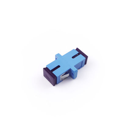 Adaptateur à fibre optique FTTH SC avec couplage simple à l'épreuve de la poussière à l'oreille UPC fabriqué par PBT