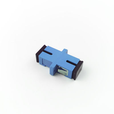 Adaptateur à fibre optique FTTH SC avec couplage simple à l'épreuve de la poussière à l'oreille UPC fabriqué par PBT