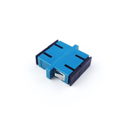 Adaptateur de fibre optique FTTH SC avec matériau PBT à double accouplement anti-poussière pour oreilles UPC