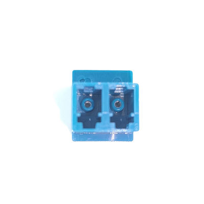 Adaptateur de fibre optique UPC à double port standard à bride sans oreille utilisé pour FTTH