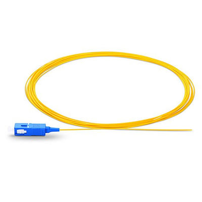 SCUPC Cordon de patchtail en fibre optique en longueur personnalisable pour les performances