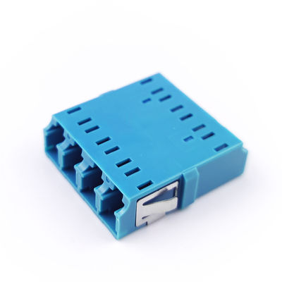 Solution FTTH économe en espace Standard Flange sans oreille Carré LC UPC Adaptateur de fibre optique